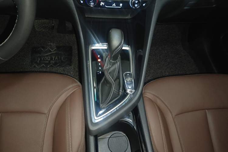 Used Buick GL6 2019 18T 6-Seater Connected Luxury Version China VI Standard Gear Lever