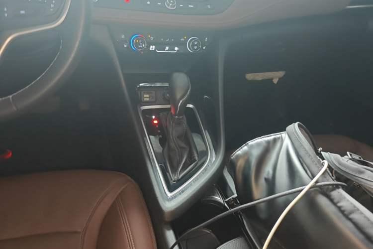 Used Buick GL6 2019 18T 6-Seater Connected Luxury Version China VI Standard Gear Lever