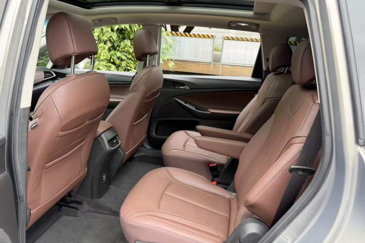 Used Buick GL6 2019 18T 6-Seater Connected Luxury Version China VI Standard Interior 2