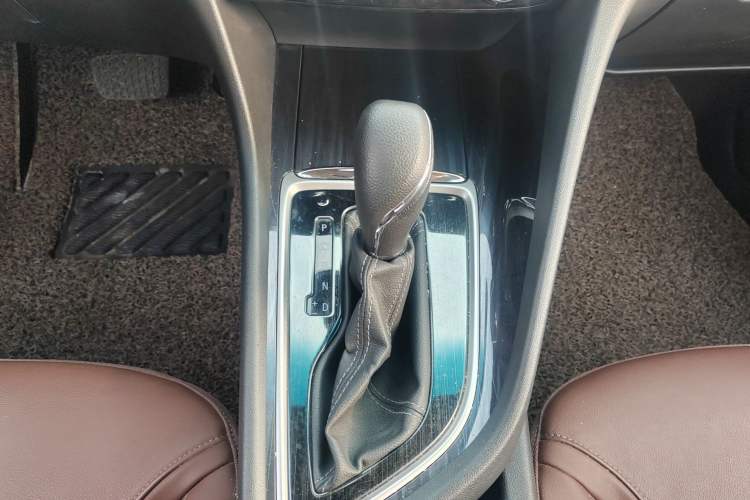 Used Buick GL6 2019 18T 6-Seater Connected Luxury Version China VI Standard Interior 3
