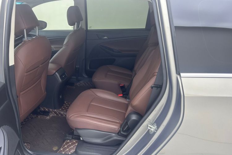 Used Buick GL6 2019 18T 6-Seater Connected Luxury Version China VI Standard Interior 3