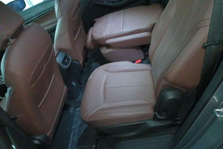 Used Buick GL6 2019 18T 6-Seater Connected Luxury Version China VI Standard Interior 4