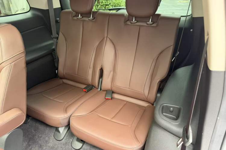 Used Buick GL6 2019 18T 6-Seater Connected Luxury Version China VI Standard Interior 4
