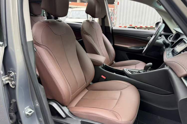 Used Buick GL6 2019 18T 6-Seater Connected Luxury Version China VI Standard Interior 5