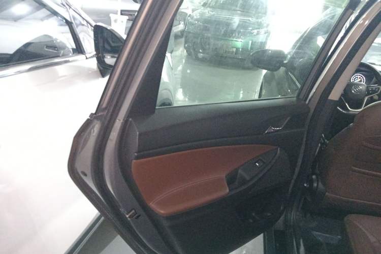 Used Buick GL6 2019 18T 6-Seater Connected Luxury Version China VI Standard Interior 8