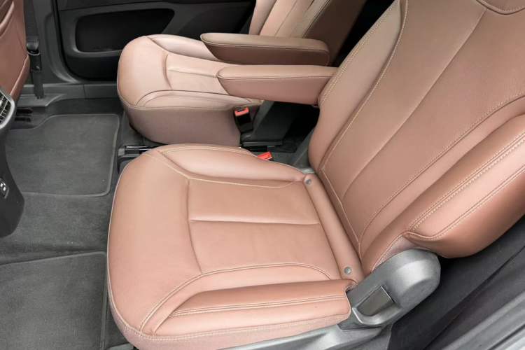 Used Buick GL6 2019 18T 6-Seater Connected Luxury Version China VI Standard Interior 9