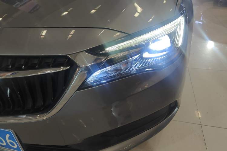 Used Buick GL6 2019 18T 6-Seater Connected Luxury Version China VI Standard Left Front Headlight