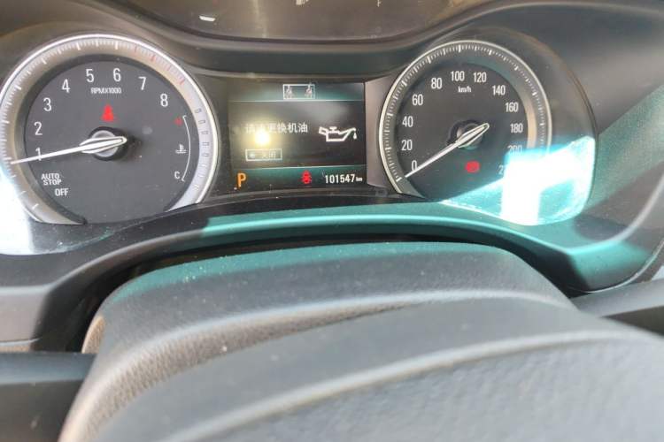 Used Buick GL6 2019 18T 6-Seater Connected Luxury Version China VI Standard Odometer Close Up