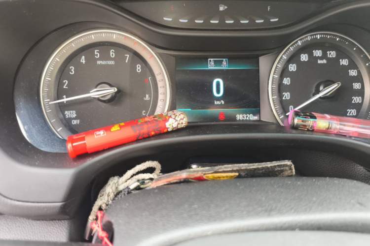 Used Buick GL6 2019 18T 6-Seater Connected Luxury Version China VI Standard Odometer Close Up