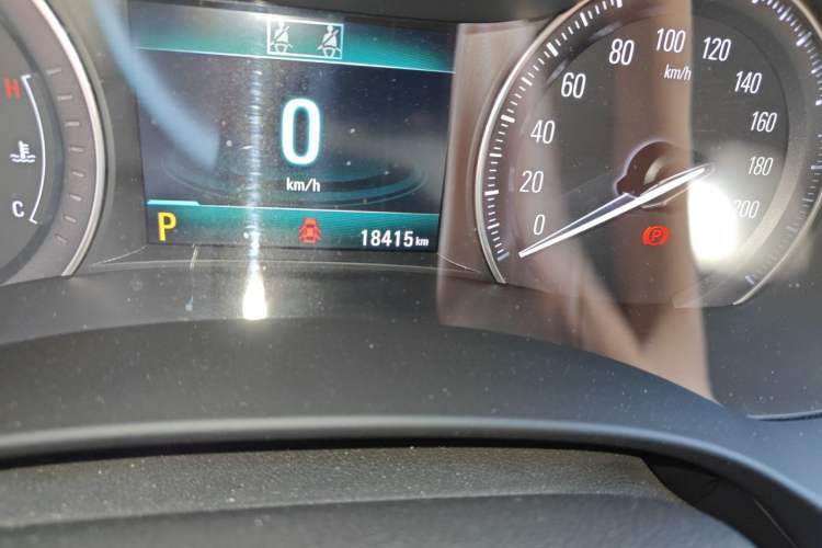 Used Buick GL6 2019 18T 6-Seater Connected Luxury Version China VI Standard Odometer Close Up