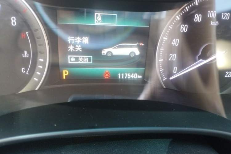 Used Buick GL6 2019 18T 6-Seater Connected Luxury Version China VI Standard Odometer Close Up