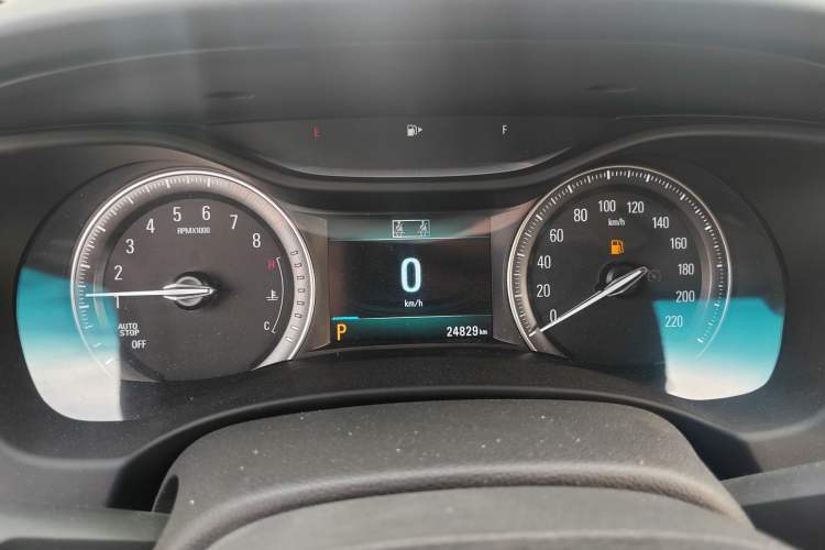 Used Buick GL6 2019 18T 6-Seater Connected Luxury Version China VI Standard Odometer Close Up