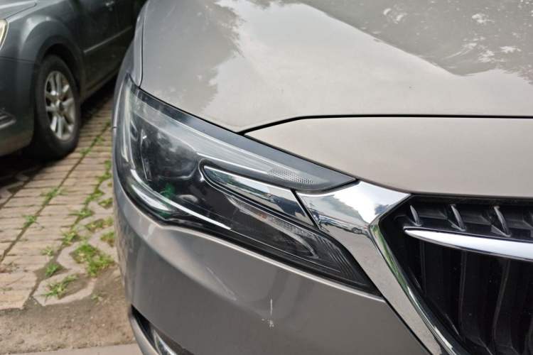Used Buick GL6 2019 18T 6-Seater Connected Luxury Version China VI Standard Right Front Headlight