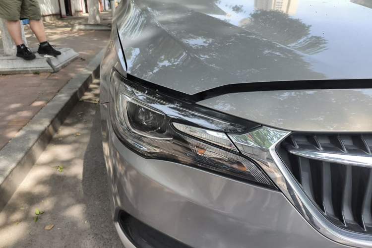 Used Buick GL6 2019 18T 6-Seater Connected Luxury Version China VI Standard Right Front Headlight