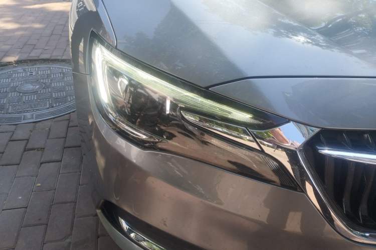 Used Buick GL6 2019 18T 6-Seater Connected Luxury Version China VI Standard Right Front Headlight