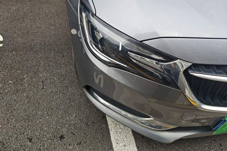 Used Buick GL6 2019 18T 6-Seater Connected Luxury Version China VI Standard Right Front Headlight