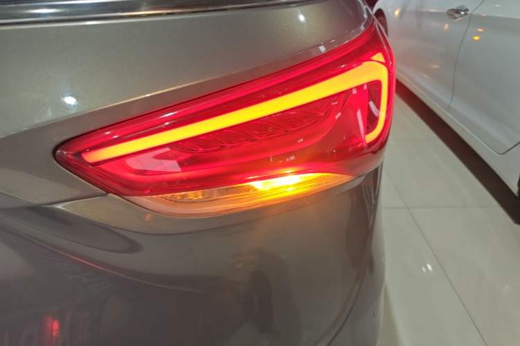 Used Buick GL6 2019 18T 6-Seater Connected Luxury Version China VI Standard Right Rear Taillight