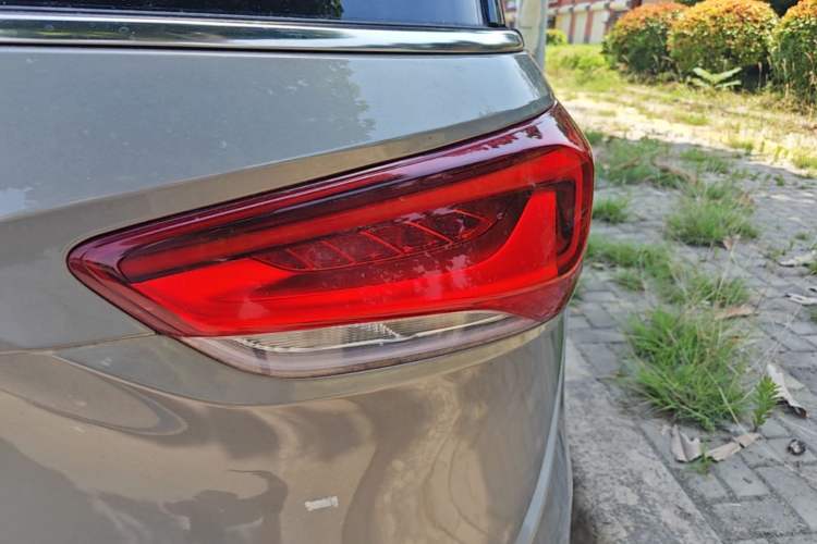 Used Buick GL6 2019 18T 6-Seater Connected Luxury Version China VI Standard Right Rear Taillight
