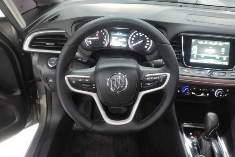 Used Buick GL6 2019 18T 6-Seater Connected Luxury Version China VI Standard Steering Wheel