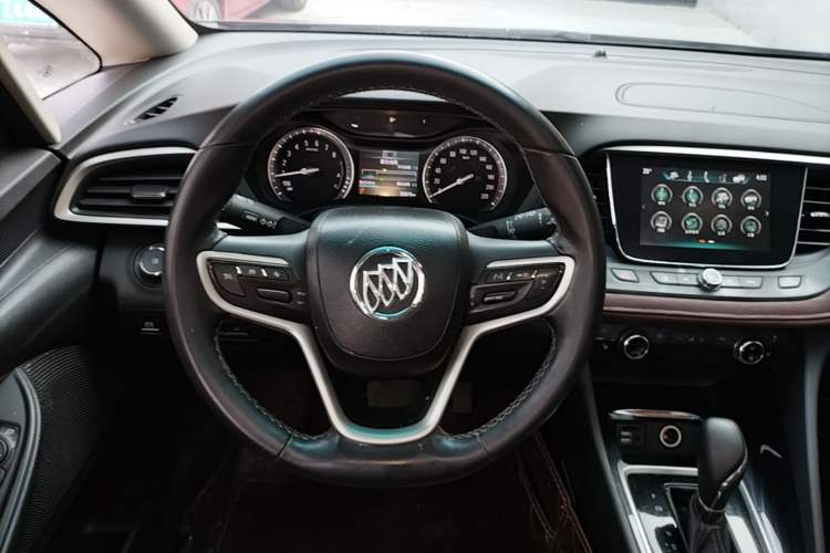 Used Buick GL6 2019 18T 6-Seater Connected Luxury Version China VI Standard Steering Wheel