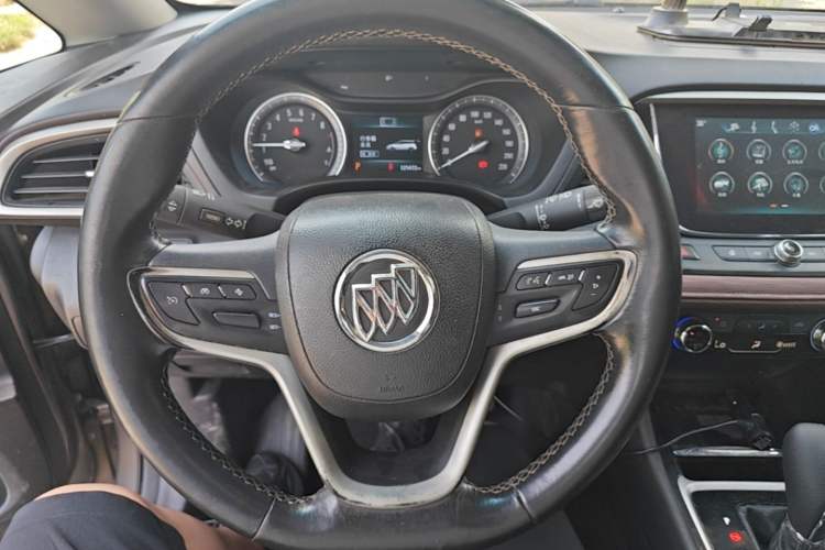 Used Buick GL6 2019 18T 6-Seater Connected Luxury Version China VI Standard Steering Wheel