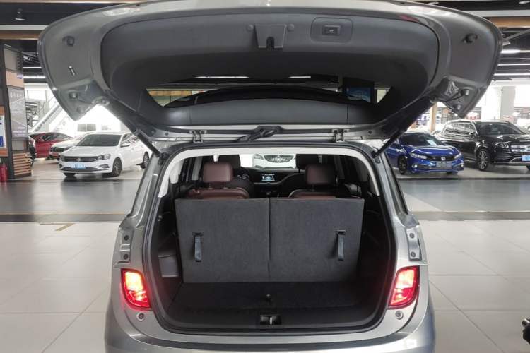 Used Buick GL6 2019 18T 6-Seater Connected Luxury Version China VI Standard Trunk