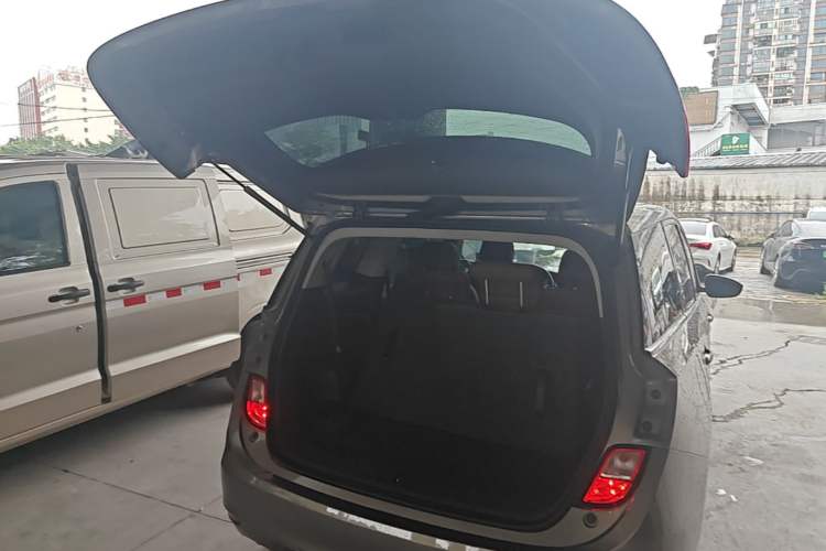 Used Buick GL6 2019 18T 6-Seater Connected Luxury Version China VI Standard Trunk