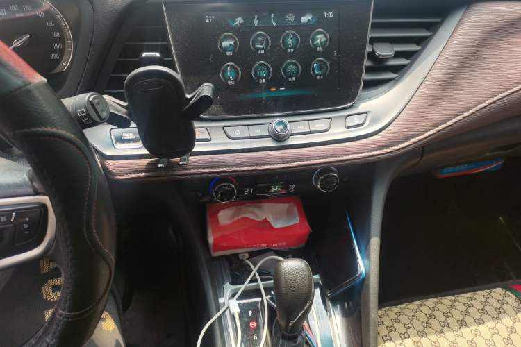 Used Buick GL6 2019 18T 6-Seater Connected Luxury Version China VI Standard Audio And AC Panel