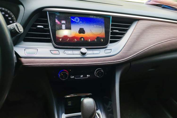 Used Buick GL6 2019 18T 6-Seater Connected Luxury Version China V Standard Audio And AC Panel