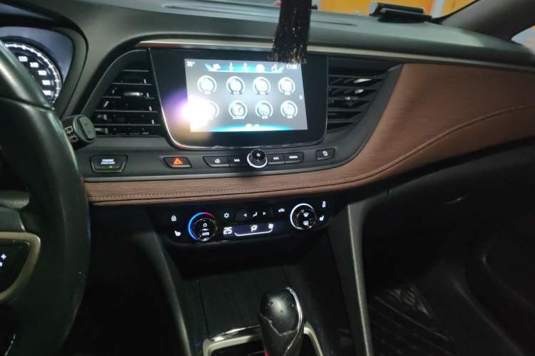 Used Buick GL6 2019 18T 6-Seater Connected Luxury Version China VI Standard Audio And AC Panel