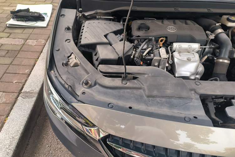Used Buick GL6 2019 18T 6-Seater Connected Luxury Version China VI Standard Engine Bay Right