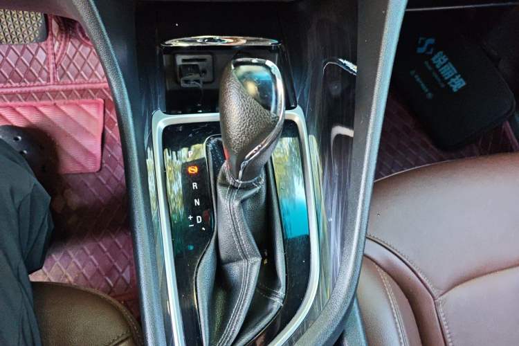 Used Buick GL6 2019 18T 6-Seater Connected Luxury Version China V Standard Gear Lever
