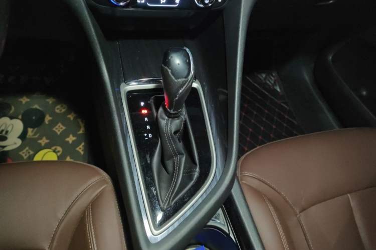 Used Buick GL6 2019 18T 6-Seater Connected Luxury Version China VI Standard Gear Lever