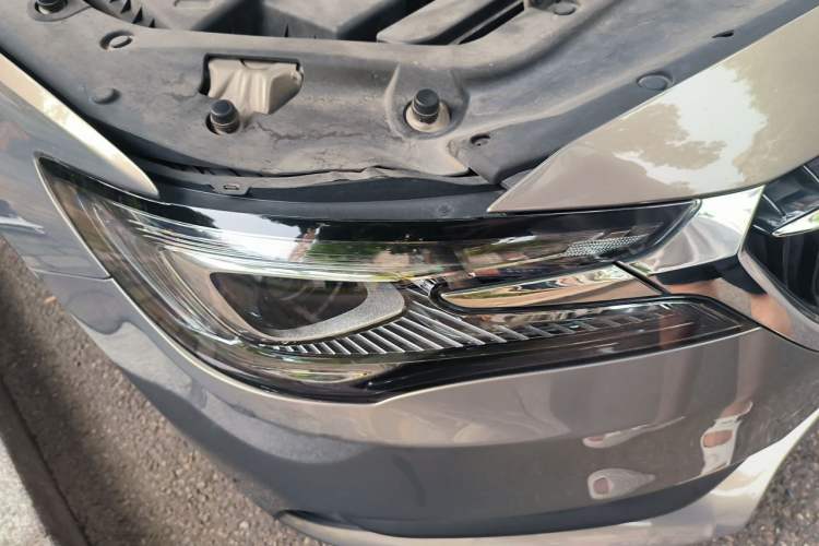 Used Buick GL6 2019 18T 6-Seater Connected Luxury Version China VI Standard Right Front Headlight