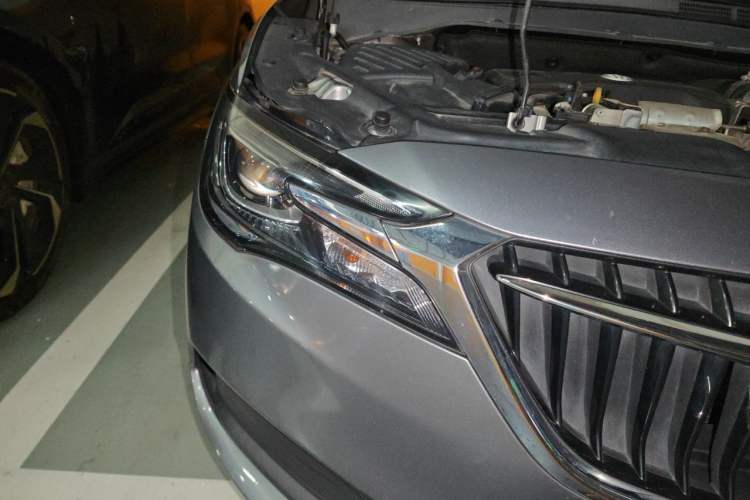 Used Buick GL6 2019 18T 6-Seater Connected Luxury Version China VI Standard Right Front Headlight