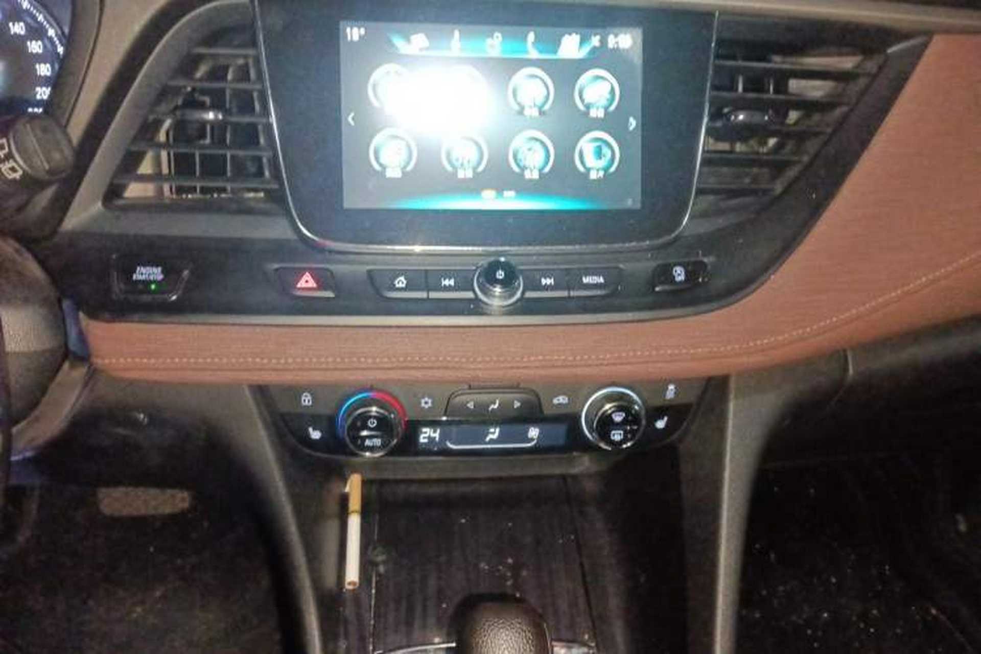 Used Buick GL6 2019 18T 6-Seater Connected Luxury Version China VI Standard Audio And AC Panel