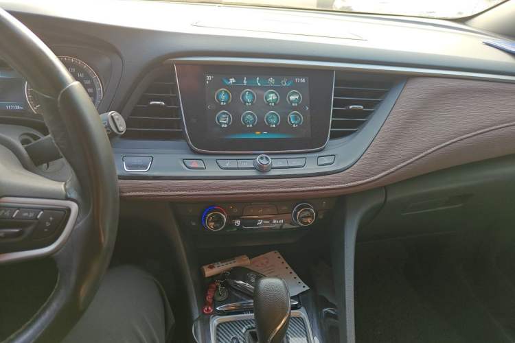 Used Buick GL6 2019 18T 6-Seater Connected Luxury Version China VI Standard Audio And AC Panel