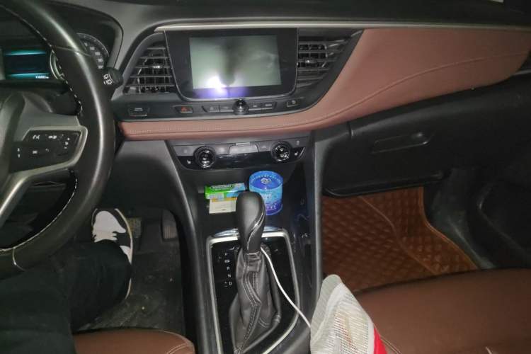 Used Buick GL6 2019 18T 6-Seater Connected Luxury Version China V Standard Audio And AC Panel