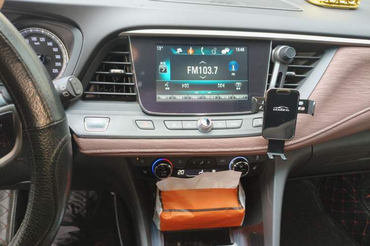 Used Buick GL6 2019 18T 6-Seater Connected Luxury Version China VI Standard Audio And AC Panel