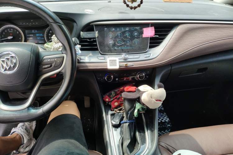 Used Buick GL6 2019 18T 6-Seater Connected Luxury Version China VI Standard Audio And AC Panel