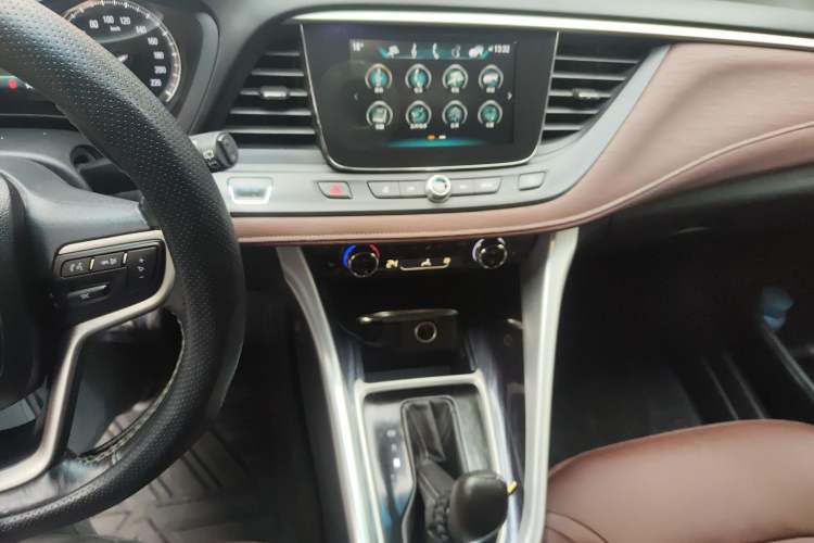 Used Buick GL6 2019 18T 6-Seater Connected Luxury Version China V Standard Audio And AC Panel