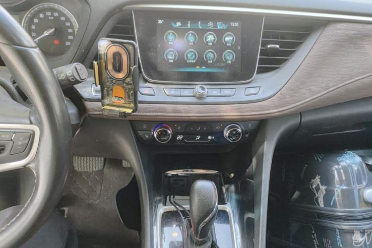 Used Buick GL6 2019 18T 6-Seater Connected Luxury Version China V Standard Audio And AC Panel