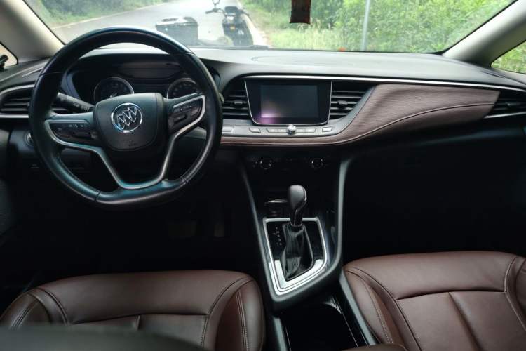 Used Buick GL6 2019 18T 5-Seater Connected Luxury Version China V Standard Center Console