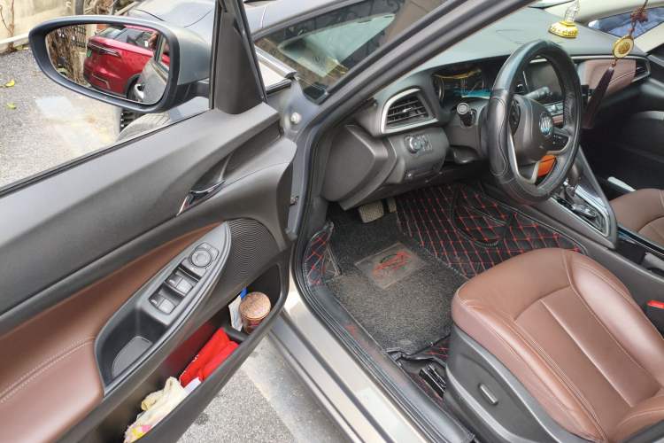 Used Buick GL6 2019 18T 6-Seater Connected Luxury Version China VI Standard Driver Seat
