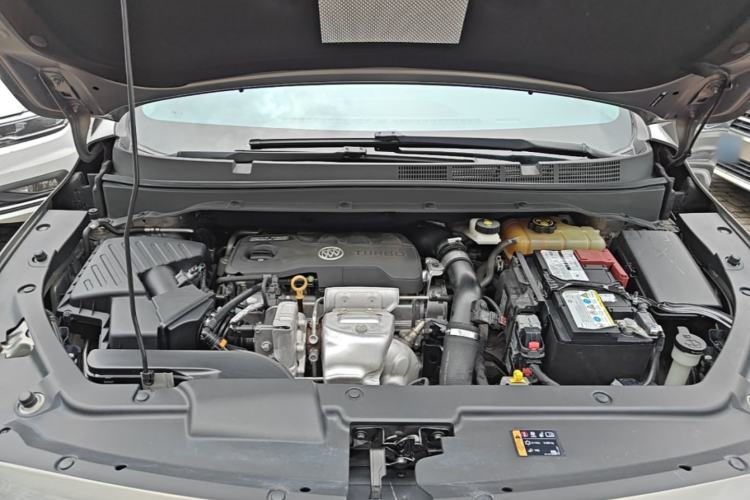 Used Buick GL6 2019 18T 6-Seater Connected Luxury Version China VI Standard Engine Bay