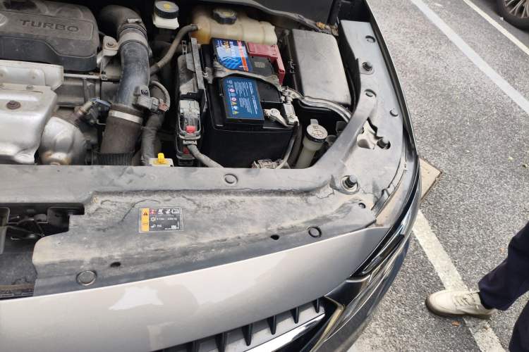 Used Buick GL6 2019 18T 6-Seater Connected Luxury Version China VI Standard Engine Bay Left