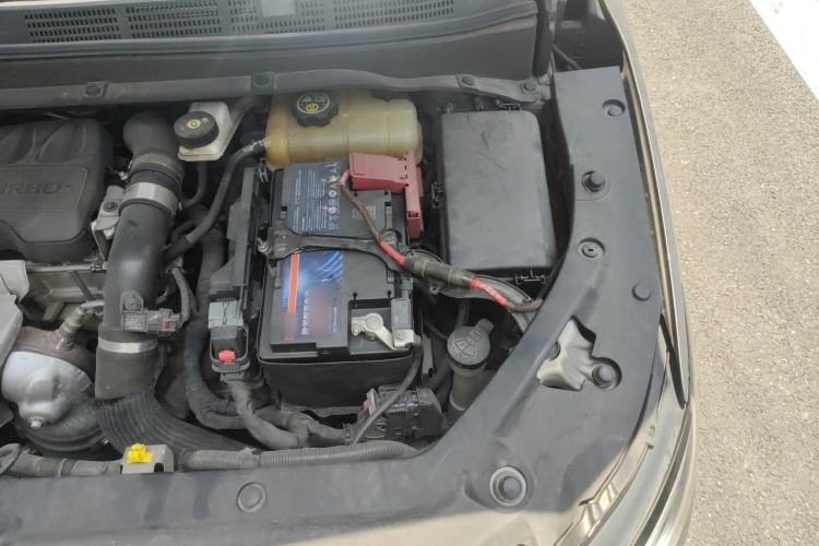 Used Buick GL6 2019 18T 6-Seater Elite Version China VI Standard Engine Bay Left