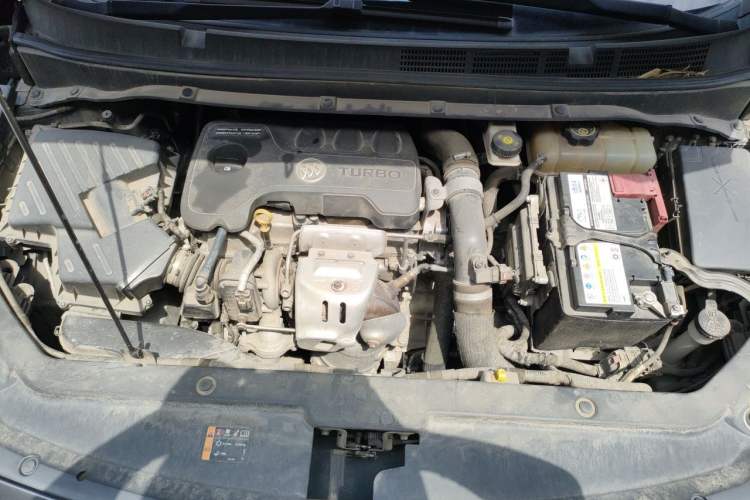 Used Buick GL6 2019 18T 6-Seater Connected Luxury Version China VI Standard Engine Bay