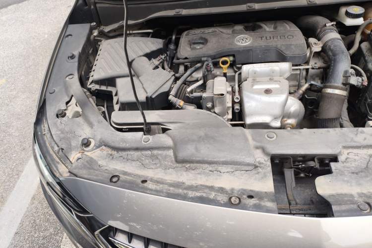 Used Buick GL6 2019 18T 6-Seater Connected Luxury Version China VI Standard Engine Bay Right
