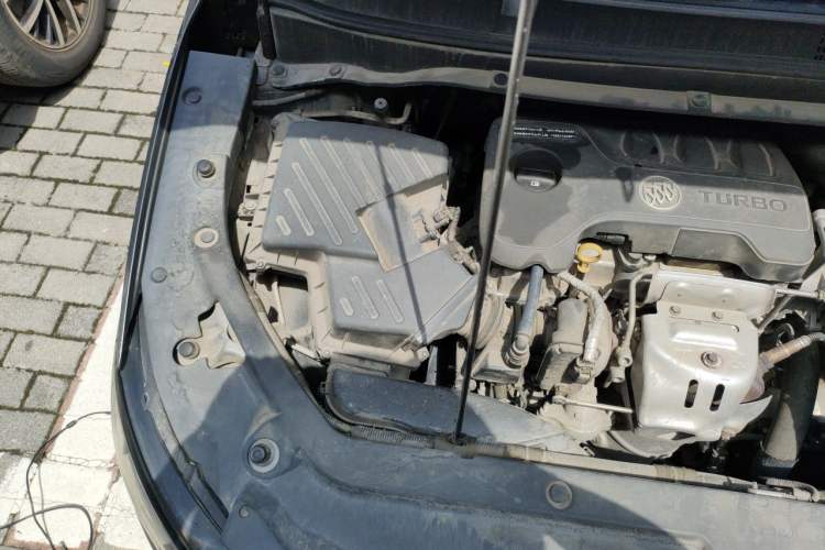 Used Buick GL6 2019 18T 6-Seater Connected Luxury Version China VI Standard Engine Bay Right